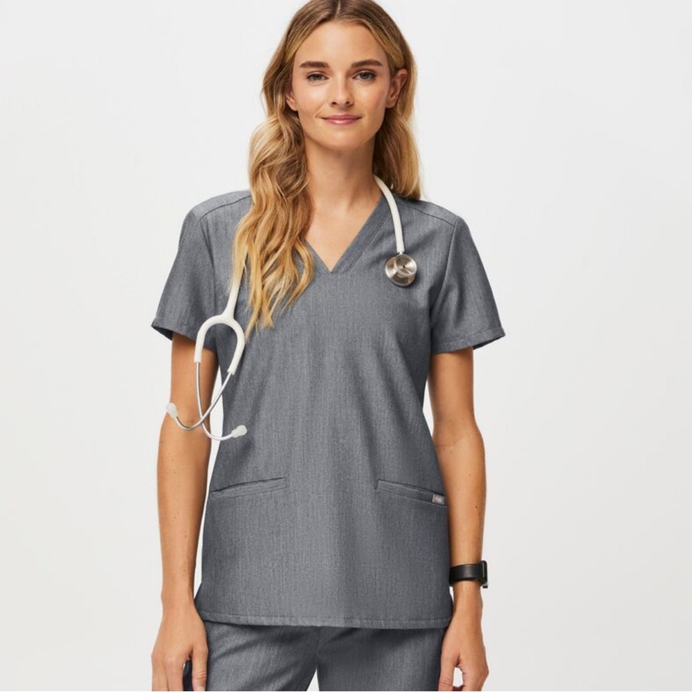 FIGS Casma women’s graphite 3-pocket XS scrub short sleeve vneck shirt